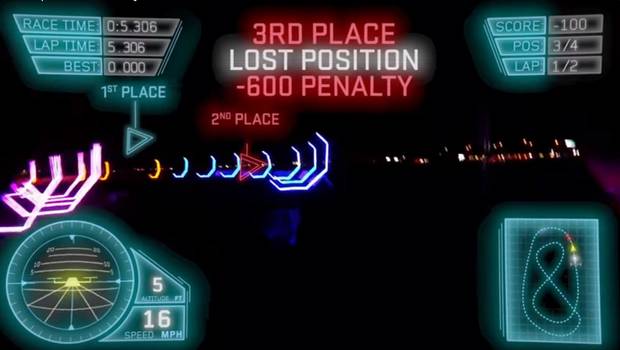 Épica carrera de drones en la oscuridad de la noche en circuito luminoso